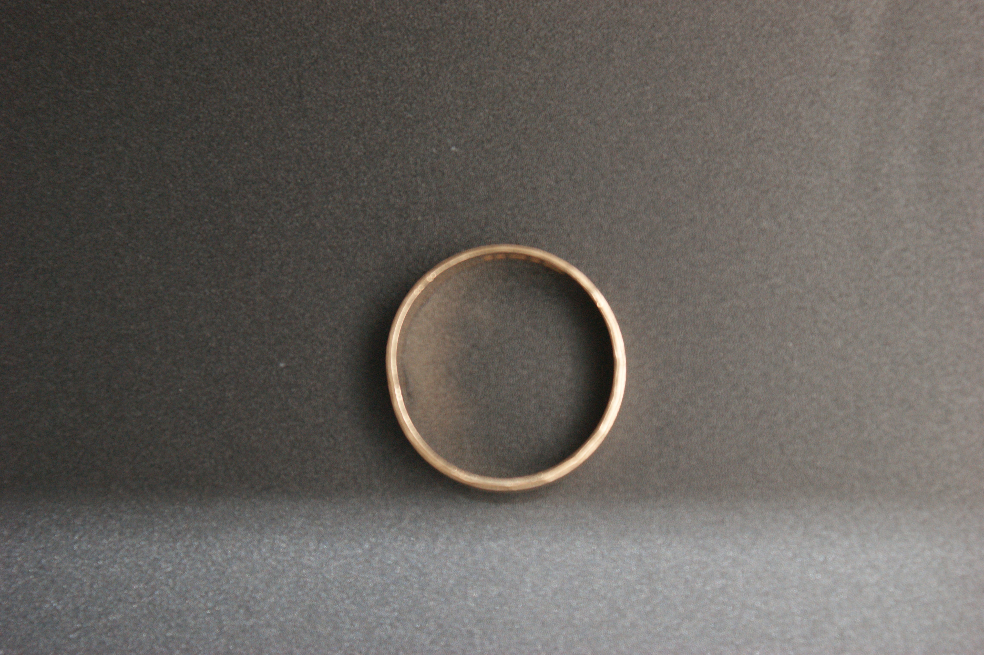 0114-9ct Gold brushed & Polished Patterned Wedding Ring