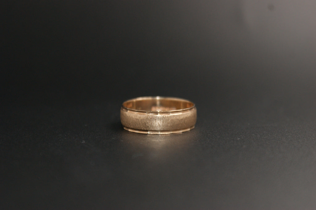 0114-9ct Gold brushed & Polished Patterned Wedding Ring