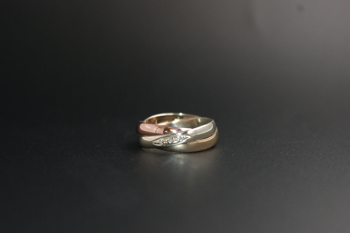 0115-9ct Three-Colour Gold Russian Wedding Ring