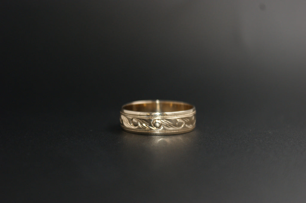 0116- 9ct Gold Engraved Scroll Patterned Wedding Ring