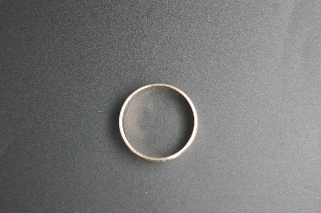 0116- 9ct Gold Engraved Scroll Patterned Wedding Ring