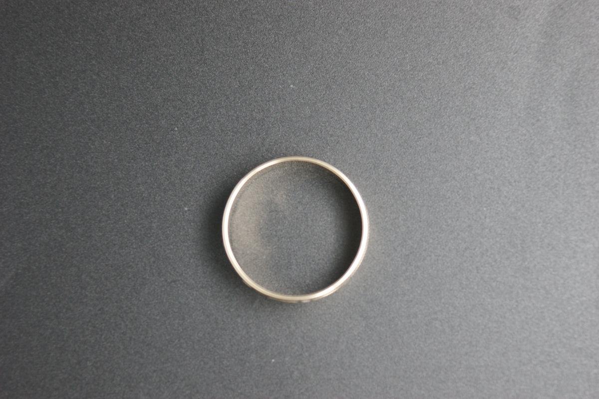 0116- 9ct Gold Engraved Scroll Patterned Wedding Ring