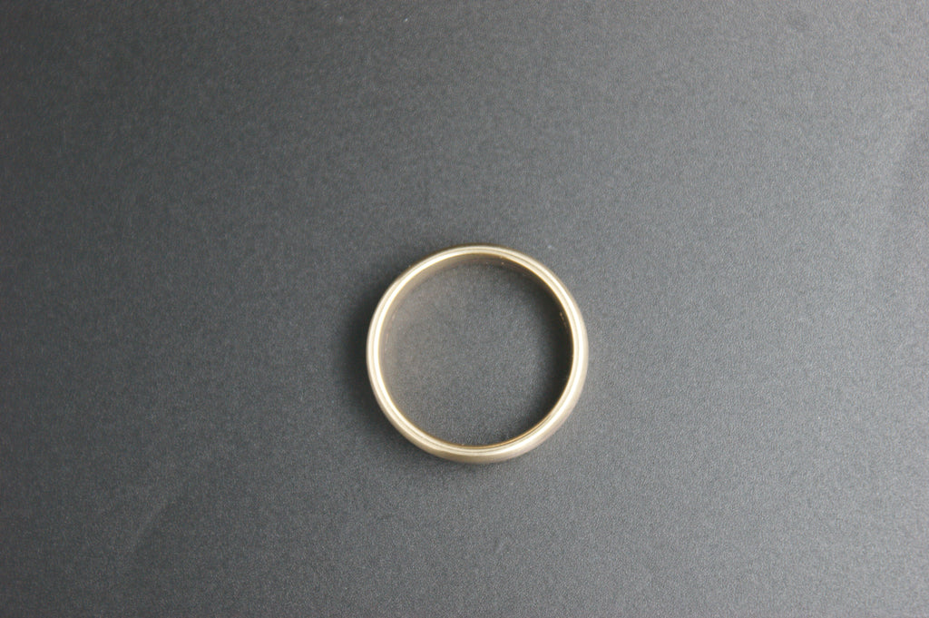 0118- 18ct satin finish wedding band.