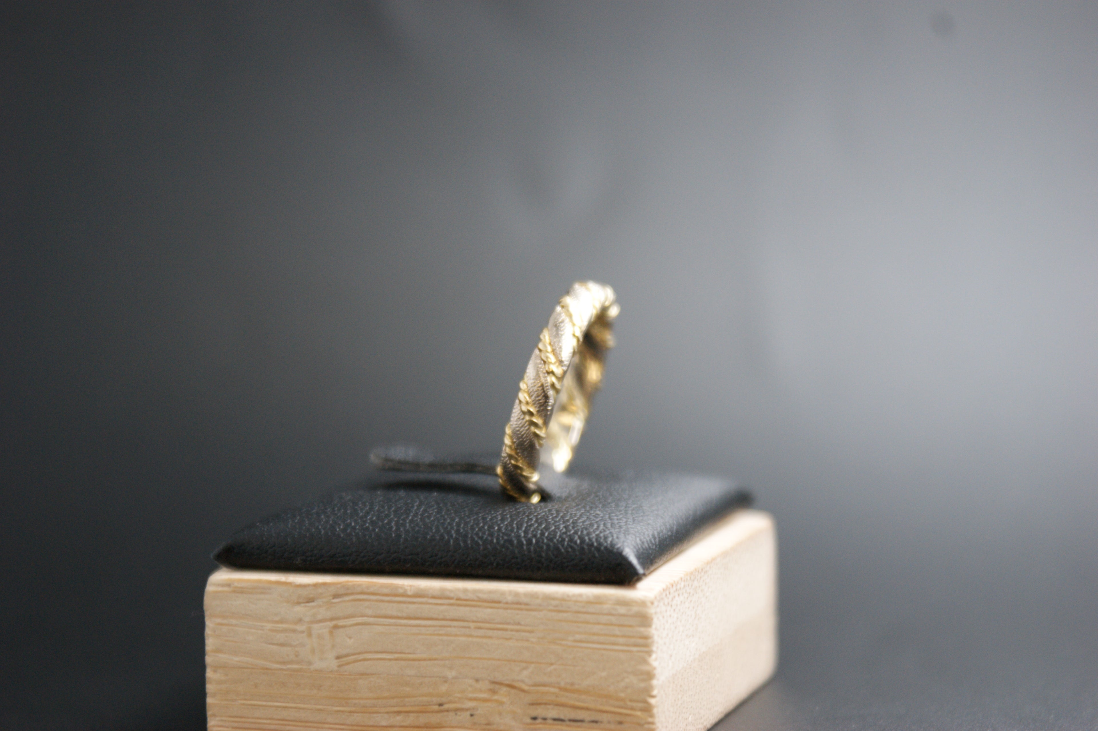 0119- 18ct two-toned twisted wedding band.