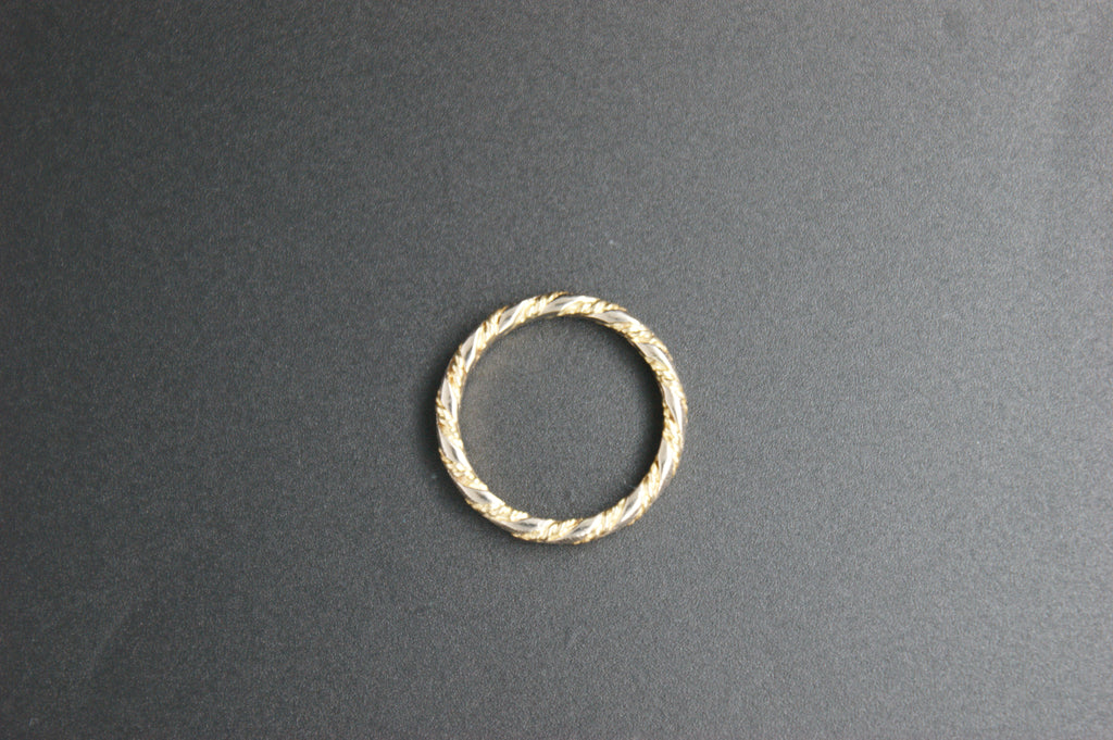 0119- 18ct two-toned twisted wedding band.