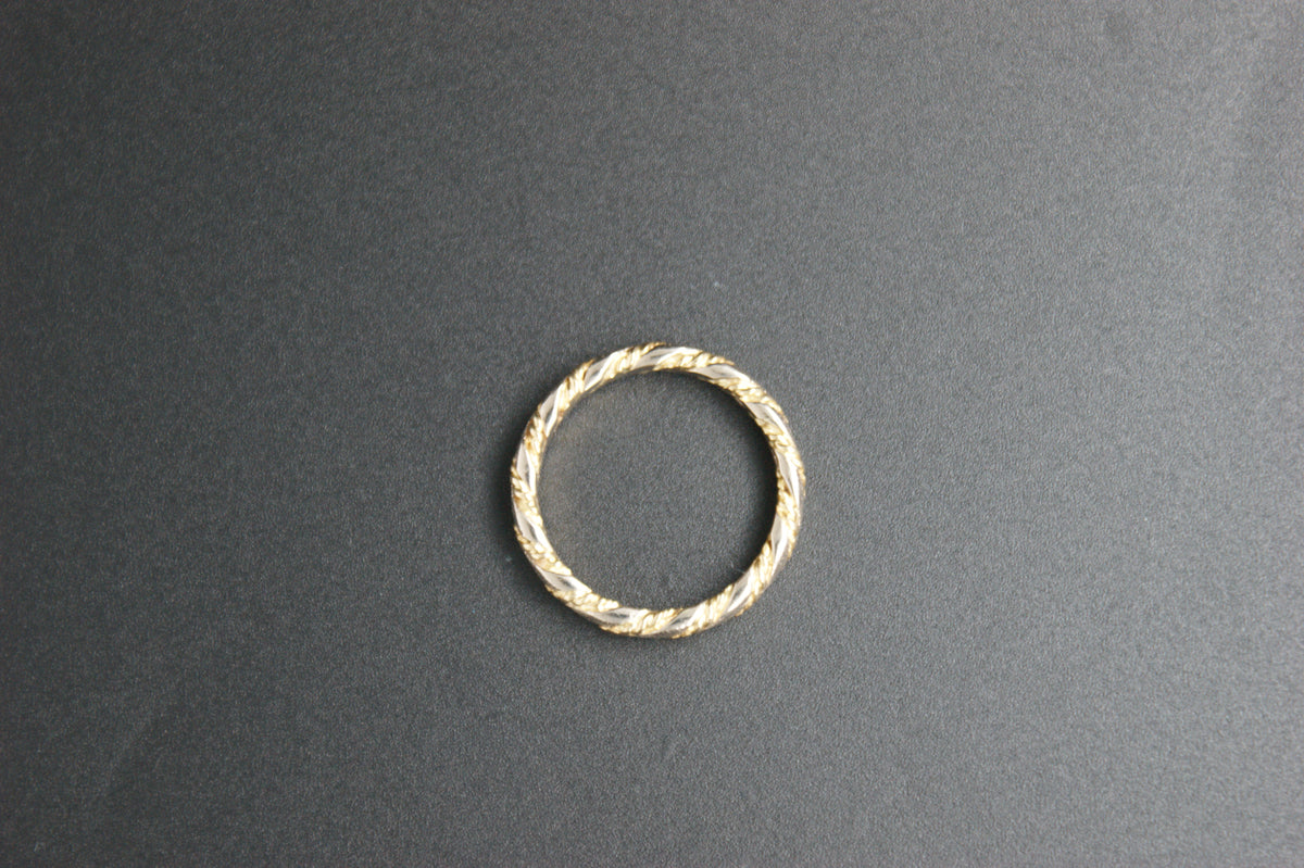0119- 18ct two-toned twisted wedding band.