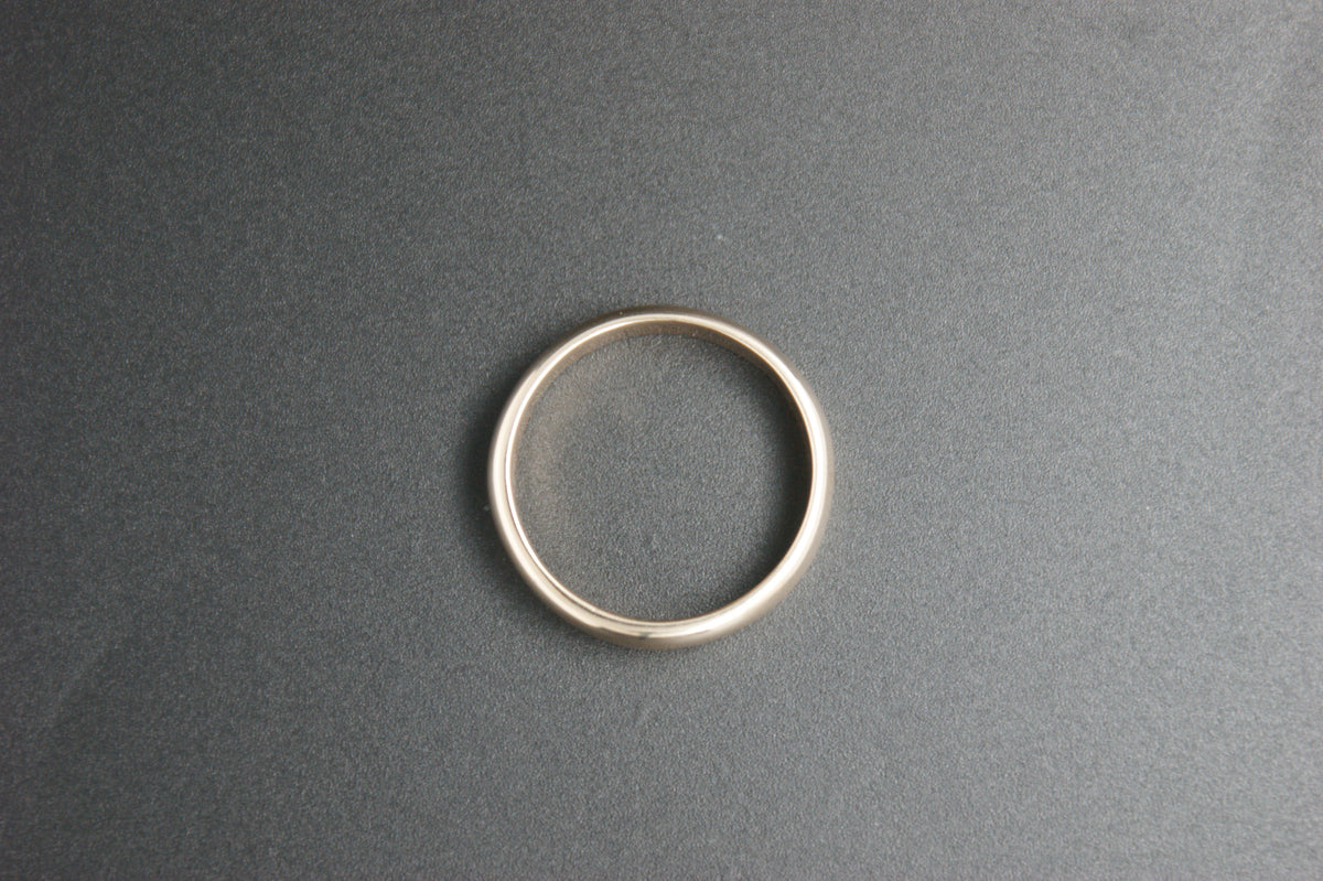 0121- 14ct wedding band.