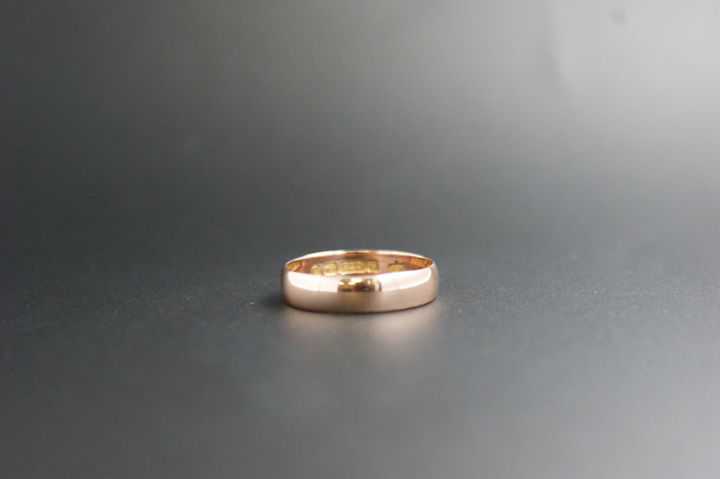 0122- 9ct Rose wedding band.