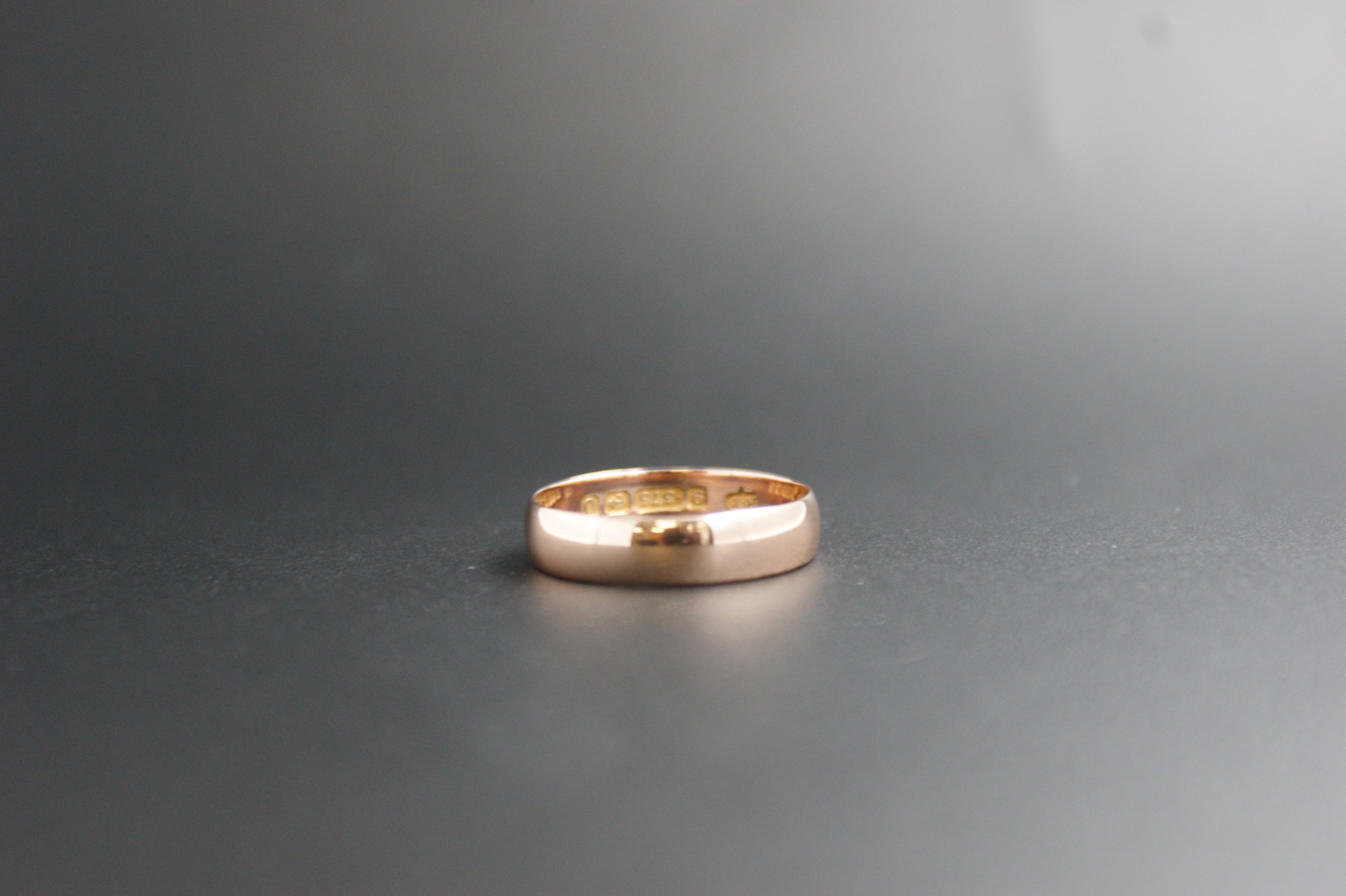 0122- 9ct Rose wedding band.