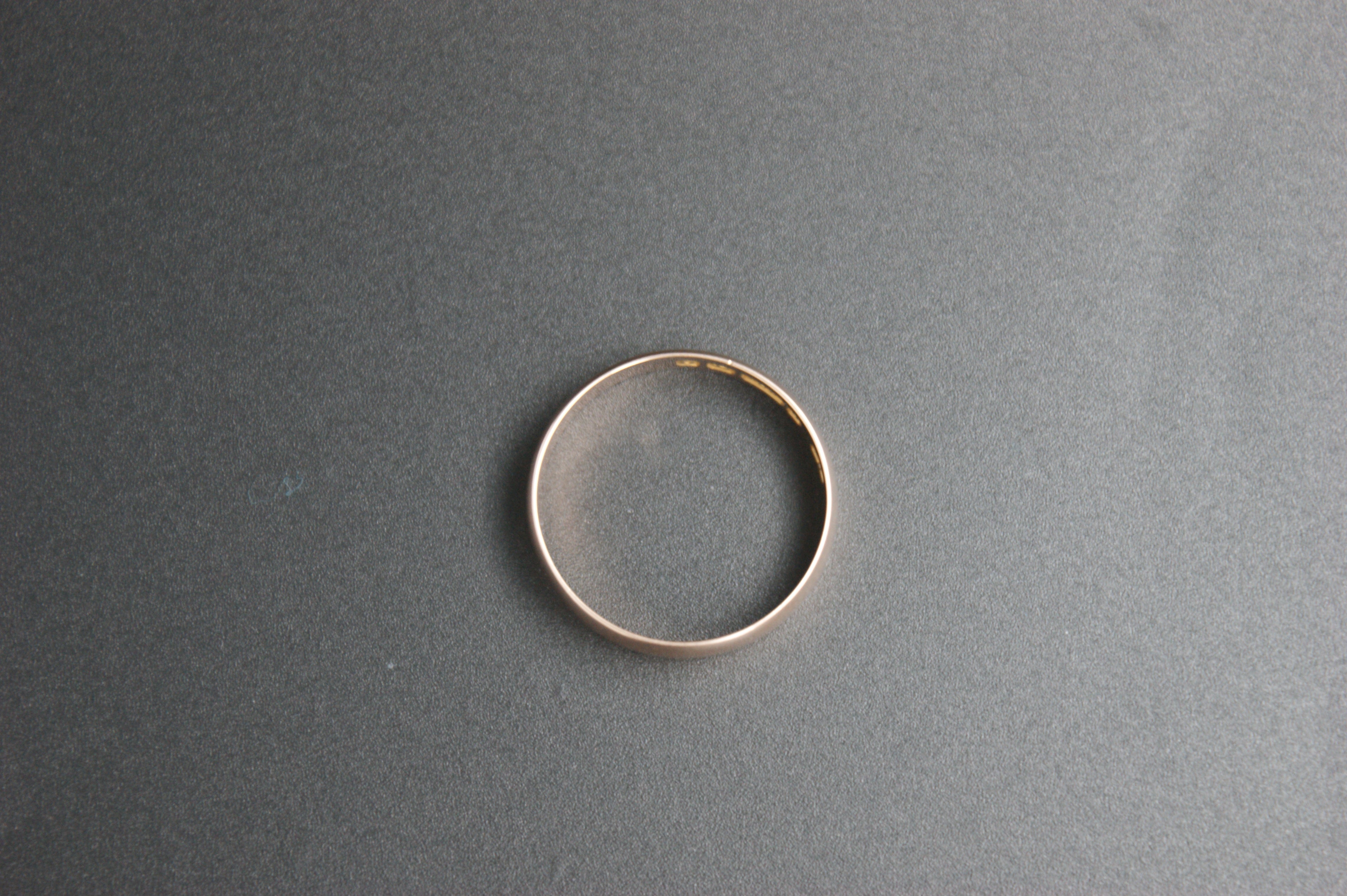 0122- 9ct Rose wedding band.