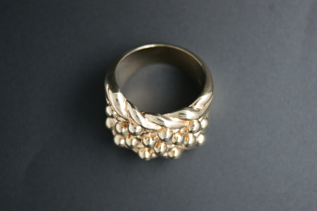 0135- 9ct Woven Keeper Ring