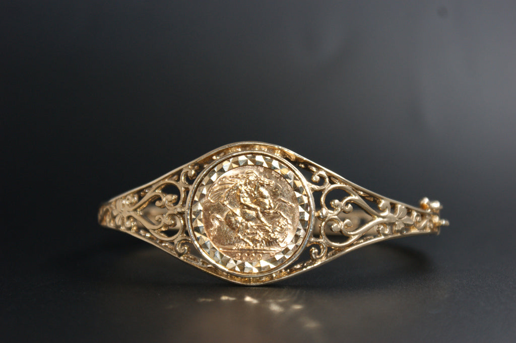 0138- 9ct Gold Year 2000 Half Sovereign Filigree Bangle
