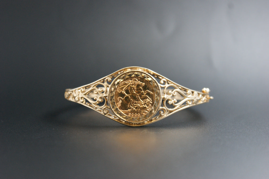 0138- 9ct Gold Year 2000 Half Sovereign Filigree Bangle