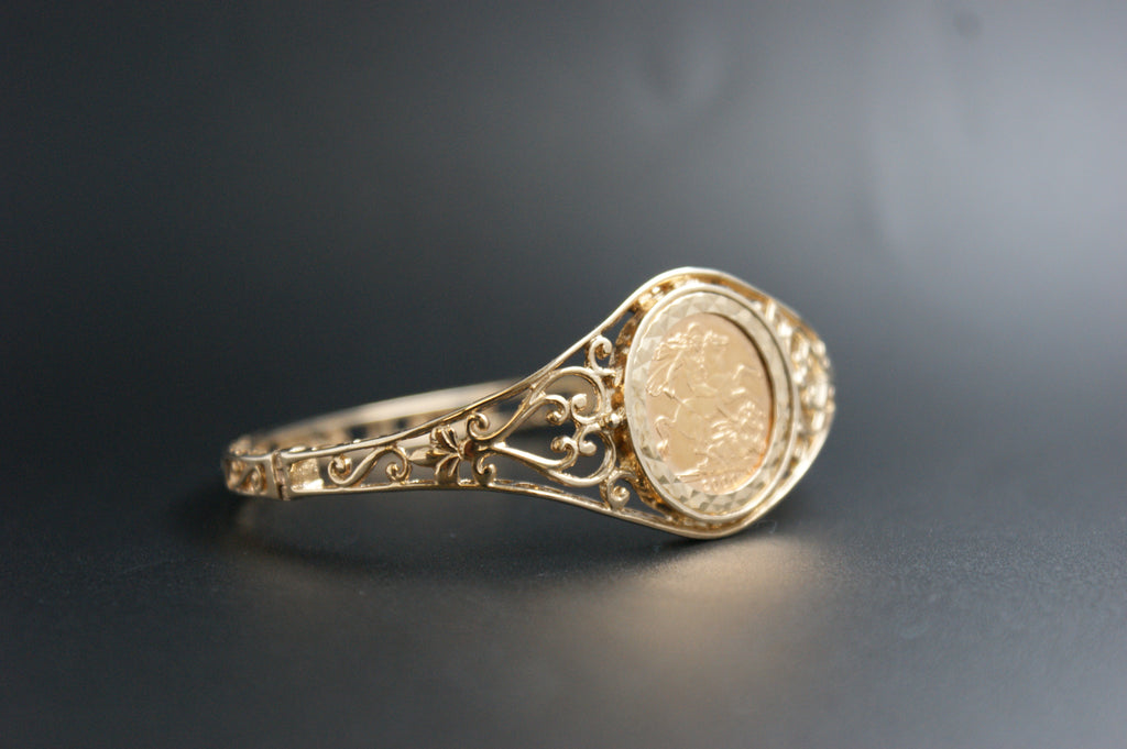 0138- 9ct Gold Year 2000 Half Sovereign Filigree Bangle