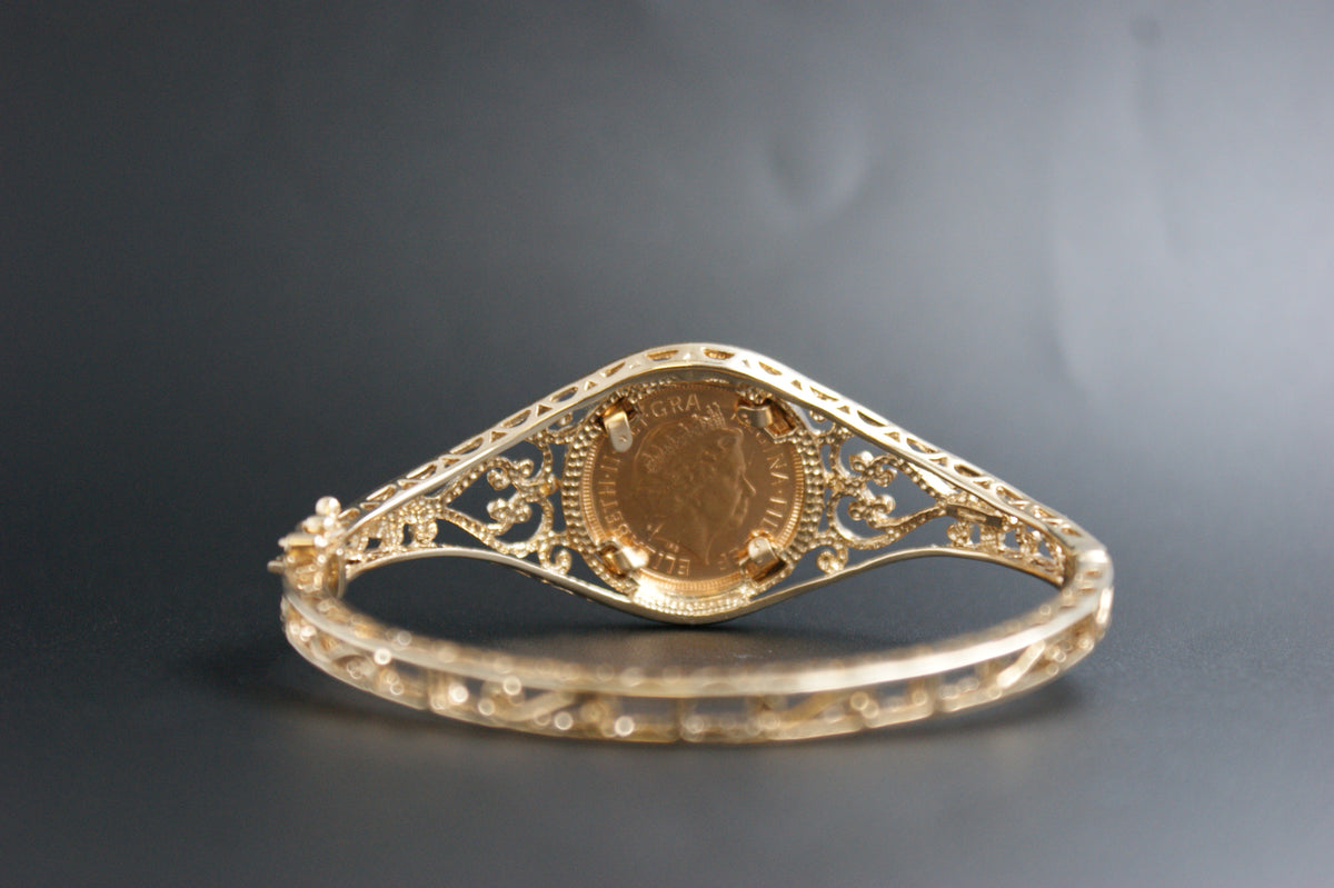 0138- 9ct Gold Year 2000 Half Sovereign Filigree Bangle