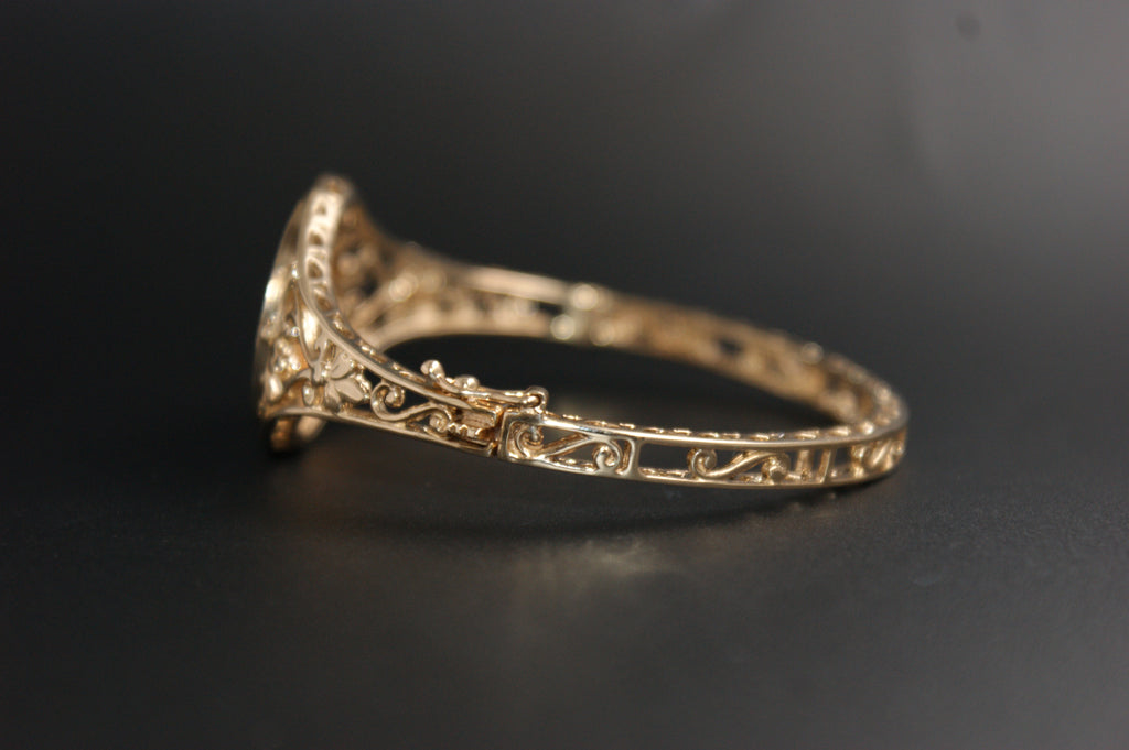 0138- 9ct Gold Year 2000 Half Sovereign Filigree Bangle