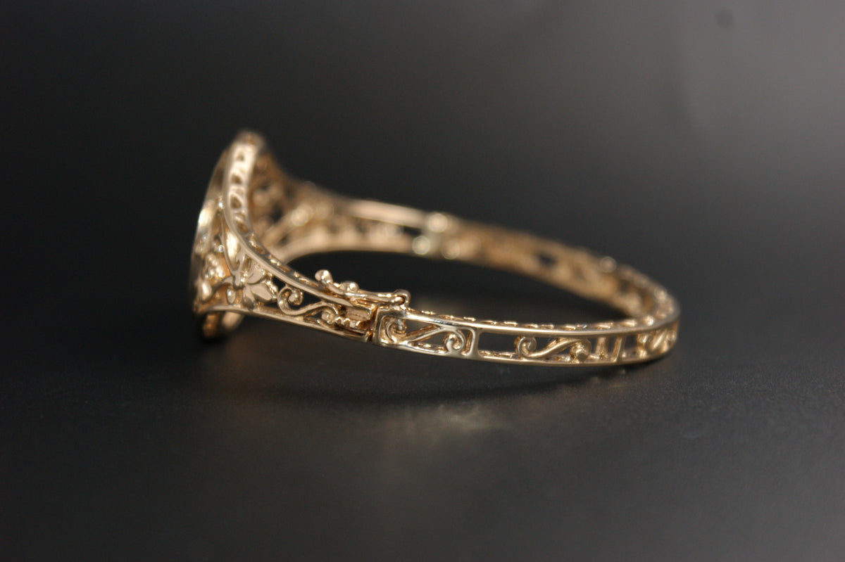 0138- 9ct Gold Year 2000 Half Sovereign Filigree Bangle