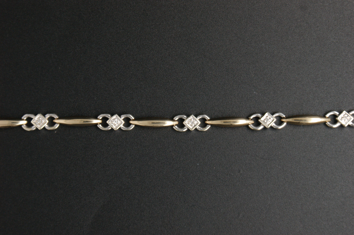 0141- 9ct Two -Tone Gold Diamond Oval Link Bracelet (7'')