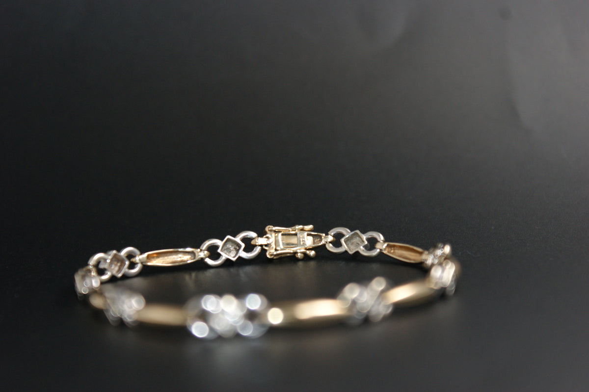 0141- 9ct Two -Tone Gold Diamond Oval Link Bracelet (7'')