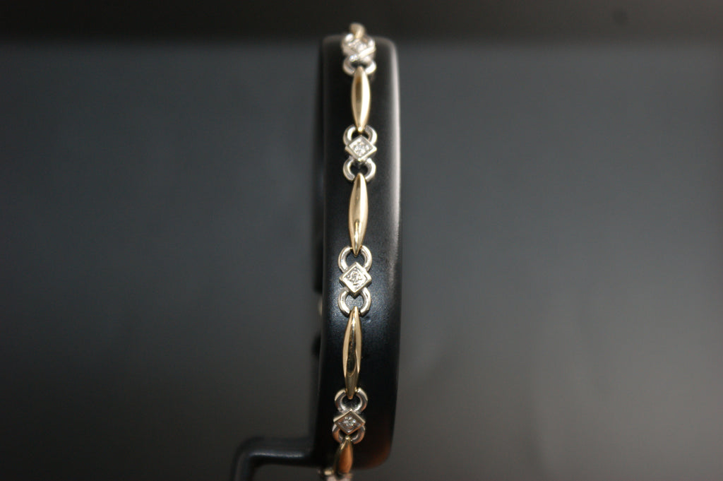 0141- 9ct Two -Tone Gold Diamond Oval Link Bracelet (7'')