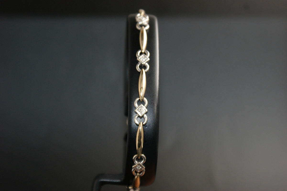 0141- 9ct Two -Tone Gold Diamond Oval Link Bracelet (7'')