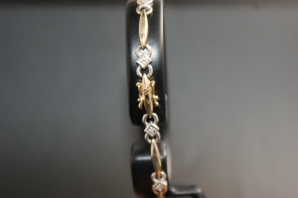 0141- 9ct Two -Tone Gold Diamond Oval Link Bracelet (7'')