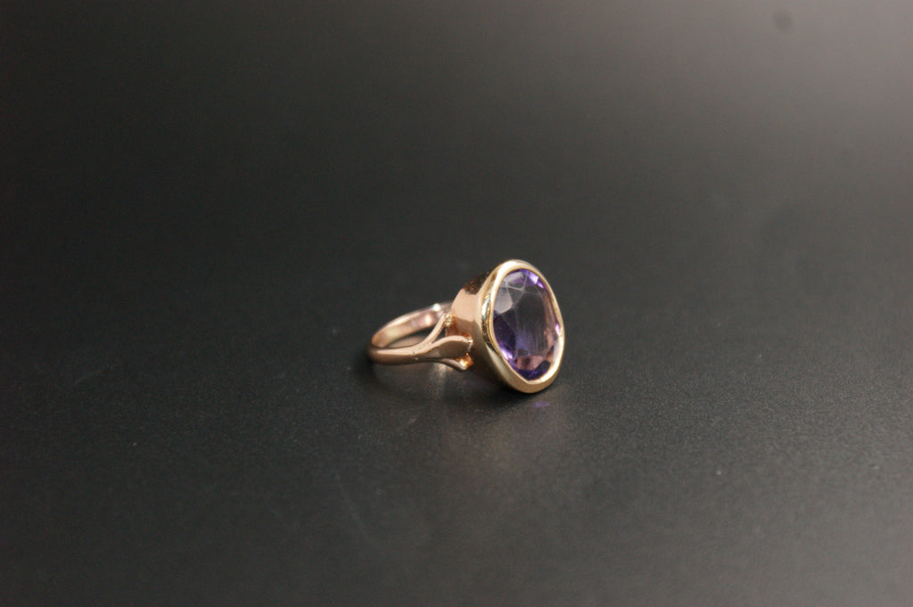 0143- 14ct Gold Oval Amethyst Solitaire Ring