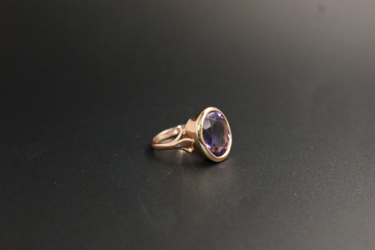 0143- 14ct Gold Oval Amethyst Solitaire Ring