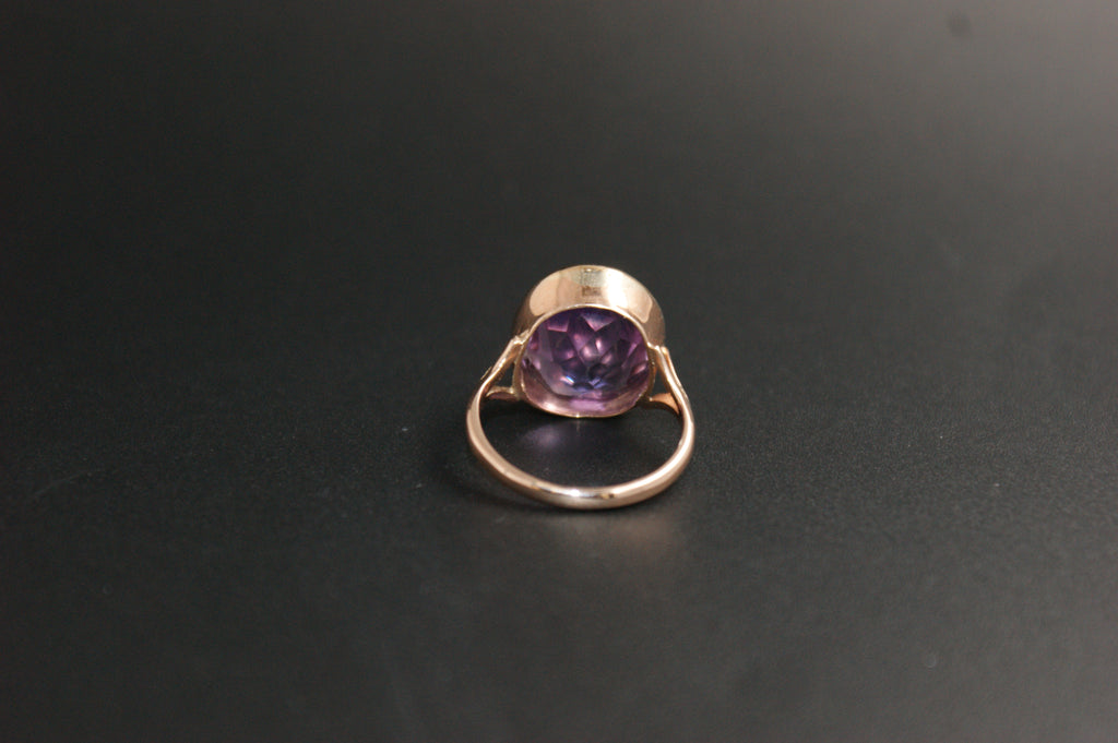 0143- 14ct Gold Oval Amethyst Solitaire Ring