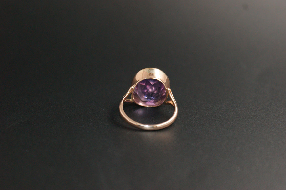 0143- 14ct Gold Oval Amethyst Solitaire Ring