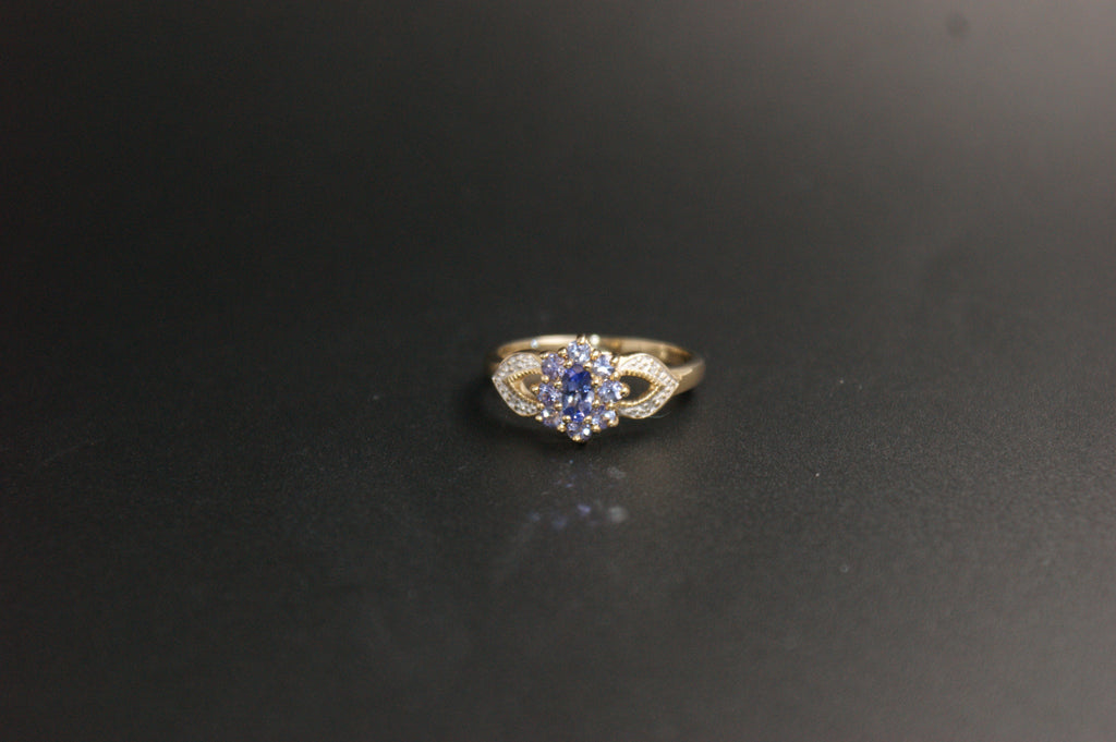 0145- 9ct Gold Iolite and Cluster Ring