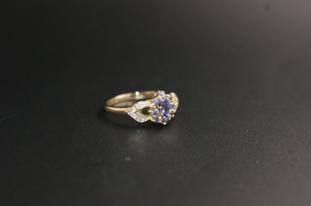 0145- 9ct Gold Iolite and Cluster Ring