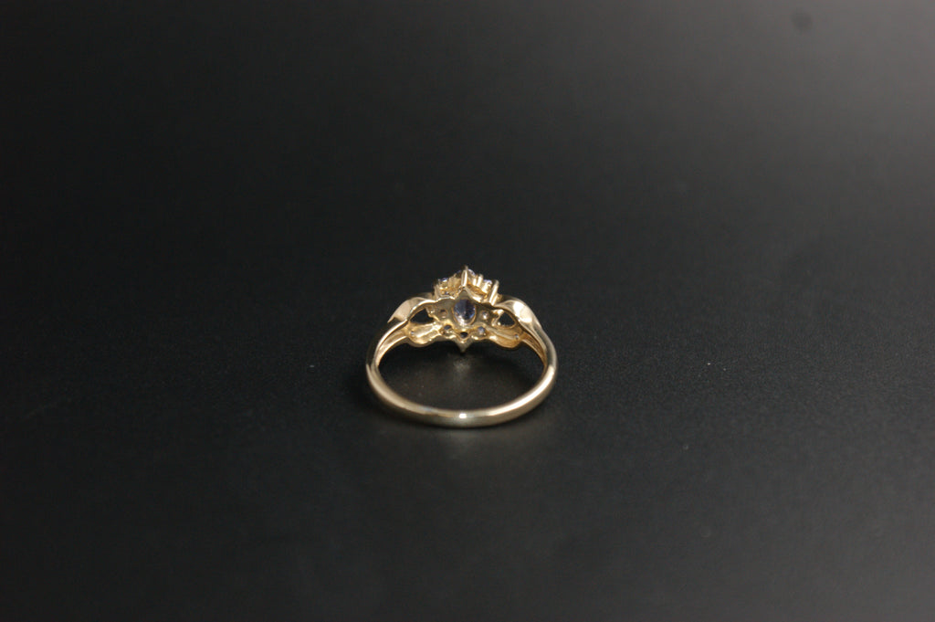 0145- 9ct Gold Iolite and Cluster Ring