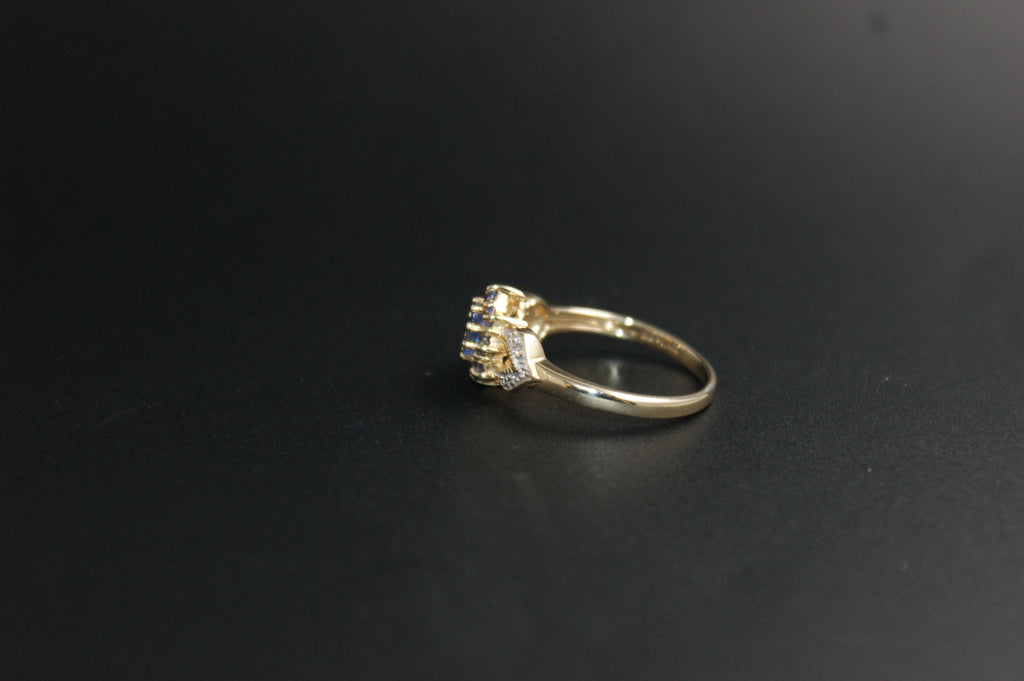 0145- 9ct Gold Iolite and Cluster Ring