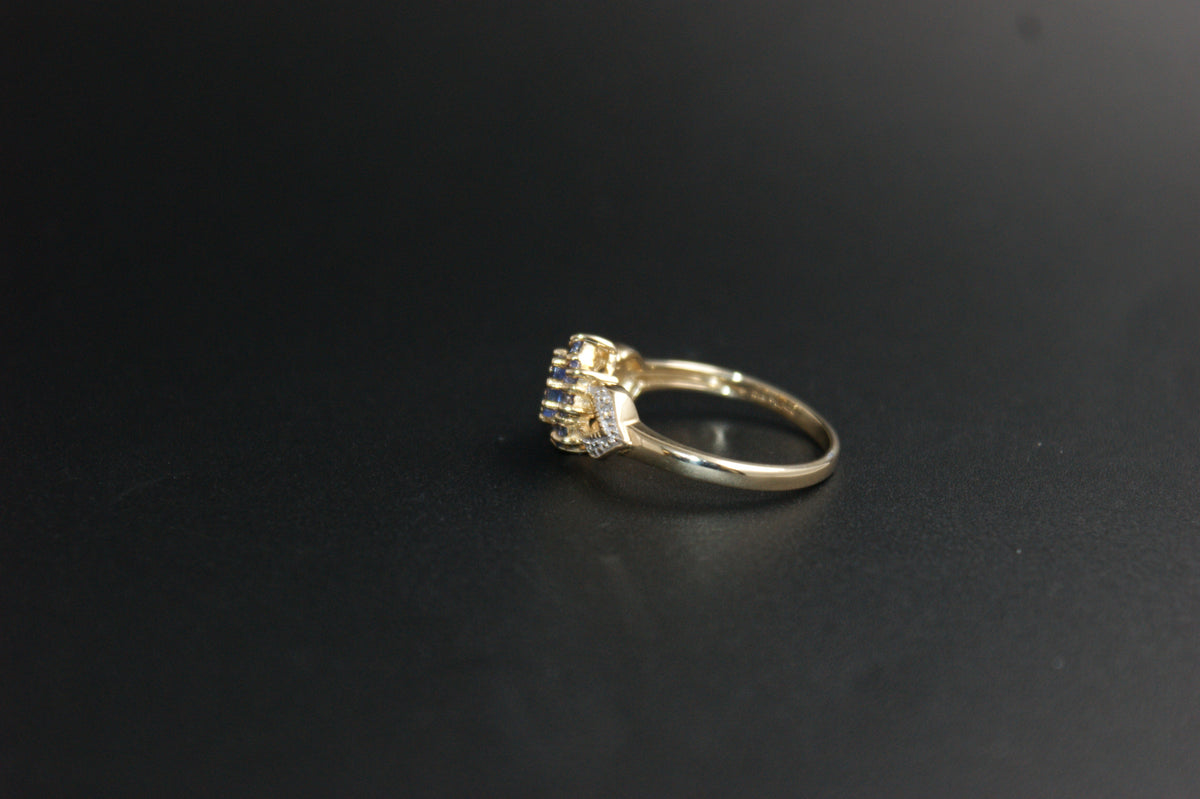 0145- 9ct Gold Iolite and Cluster Ring