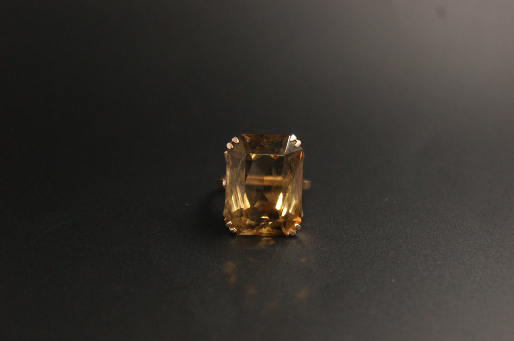 0147-9ct Emerald-Cut smoky Quartz Solitaire Cocktail Ring
