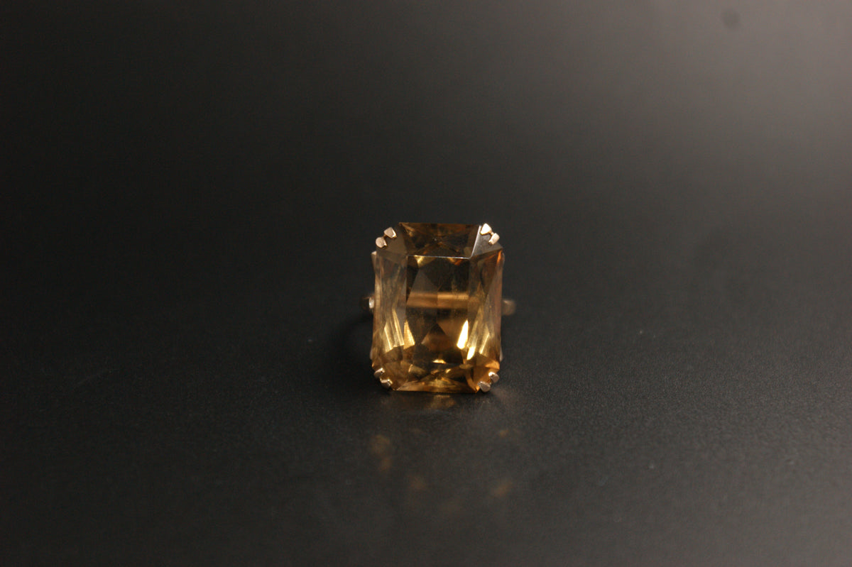 0147-9ct Emerald-Cut smoky Quartz Solitaire Cocktail Ring