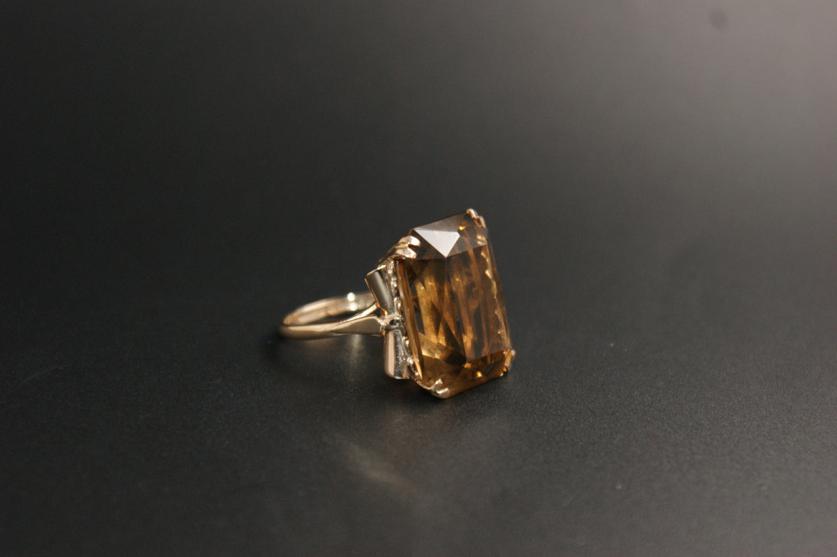 0147-9ct Emerald-Cut smoky Quartz Solitaire Cocktail Ring