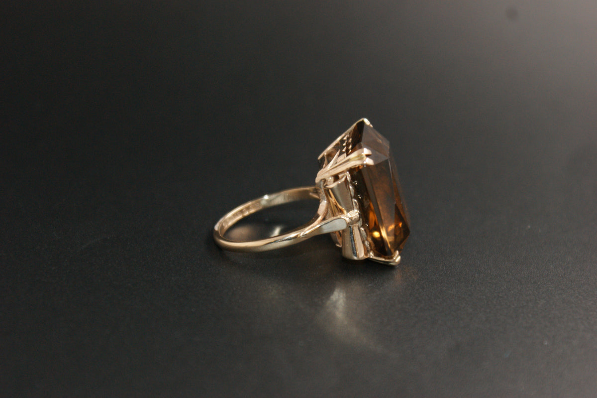 0147-9ct Emerald-Cut smoky Quartz Solitaire Cocktail Ring