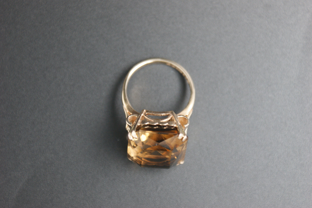 0147-9ct Emerald-Cut smoky Quartz Solitaire Cocktail Ring
