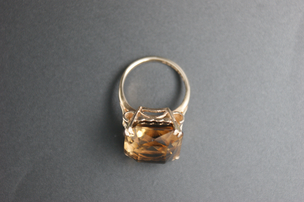 0147-9ct Emerald-Cut smoky Quartz Solitaire Cocktail Ring