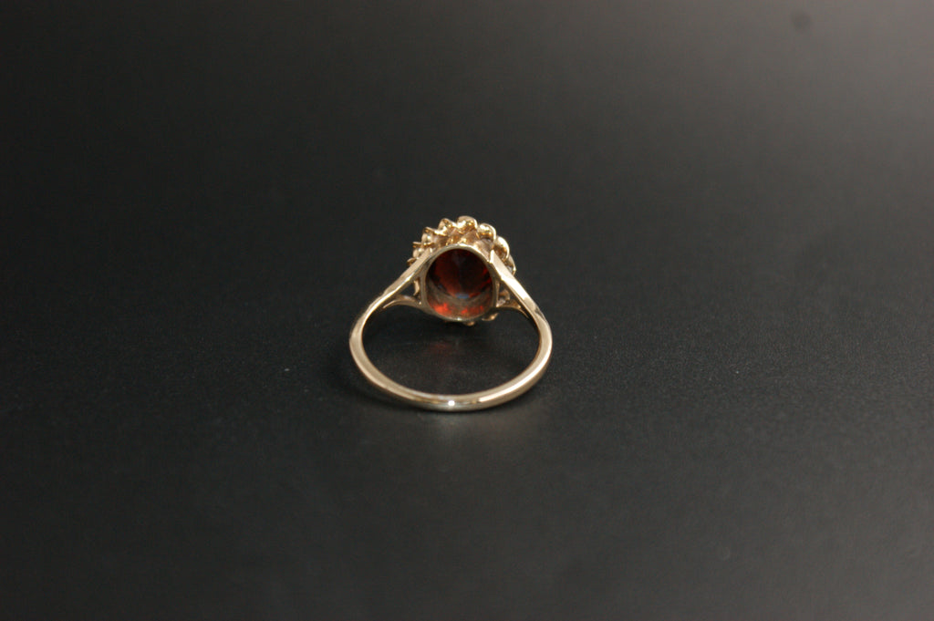 0148- 9ct Gold Oval Garnet Solitaire Ring