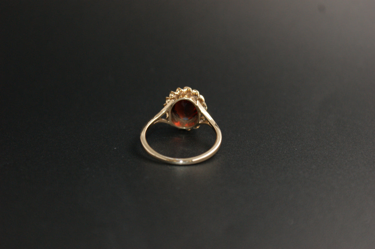 0148- 9ct Gold Oval Garnet Solitaire Ring
