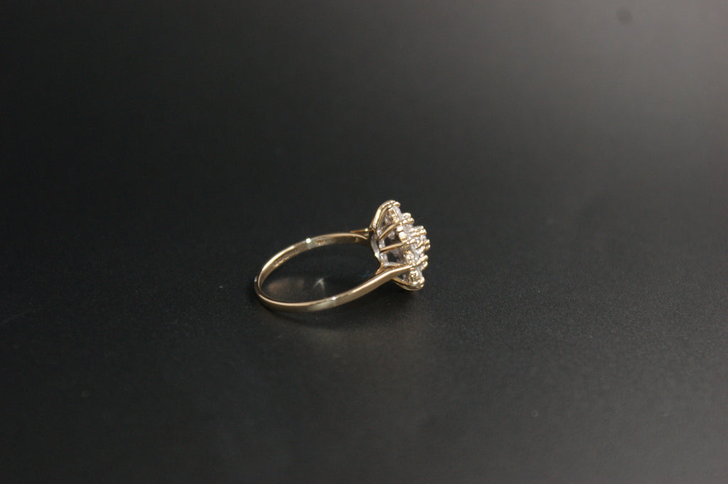 0151-9ct Gold Cubic Zirconia Cluster Ring