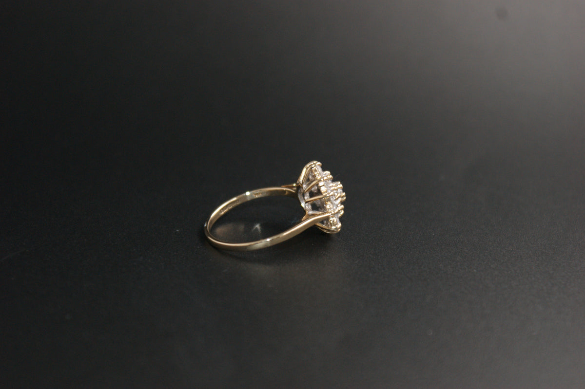 0151-9ct Gold Cubic Zirconia Cluster Ring