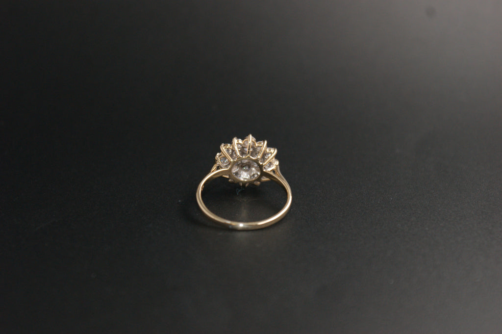 0151-9ct Gold Cubic Zirconia Cluster Ring
