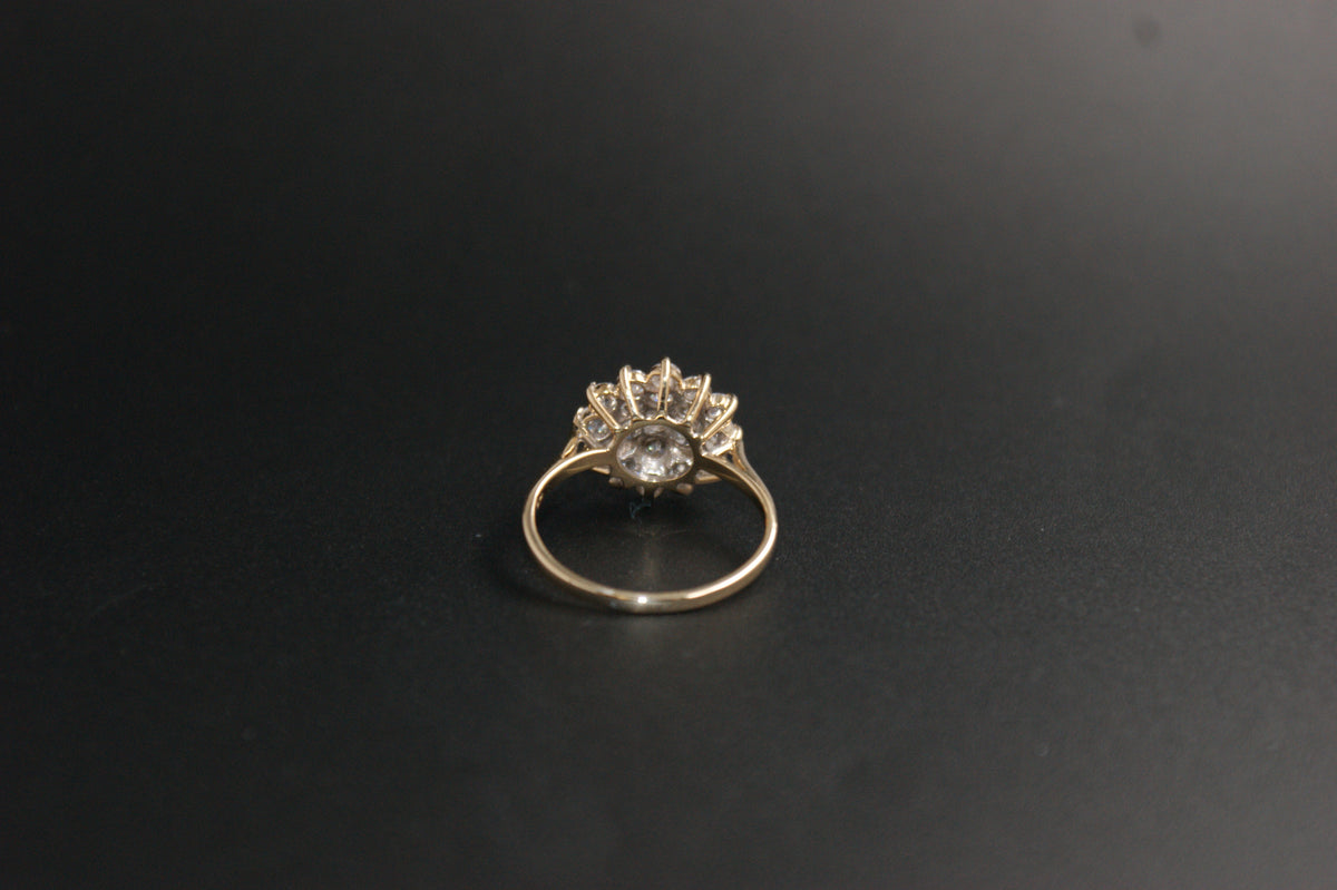 0151-9ct Gold Cubic Zirconia Cluster Ring