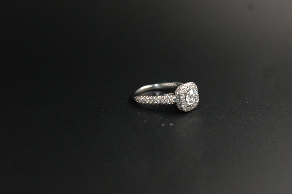 0154-18ct White Gold Vera Wang LOVE 1.70ct Diamond and Sapphire Ring