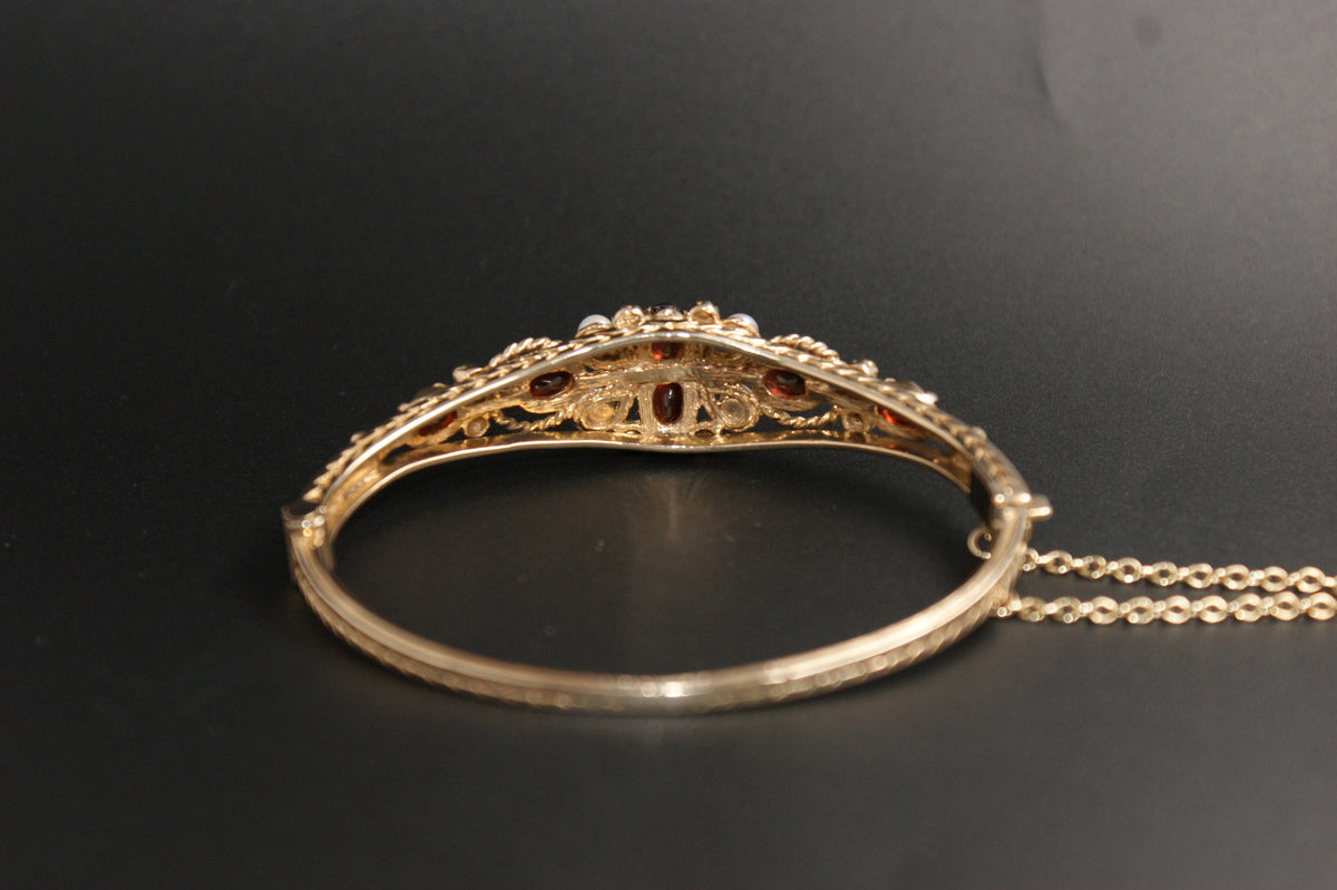 0155- 9ct Gold Garnet and Pearl Hinged Bangle