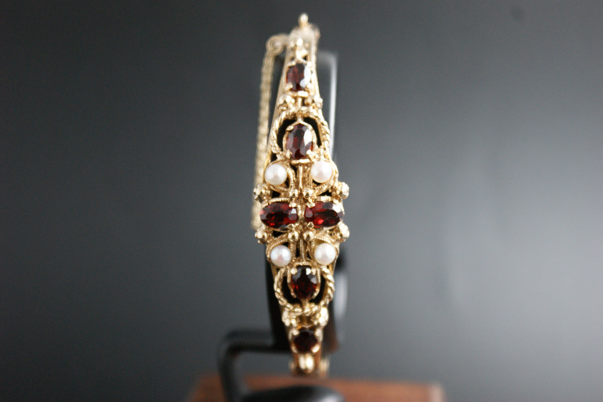 0155- 9ct Gold Garnet and Pearl Hinged Bangle